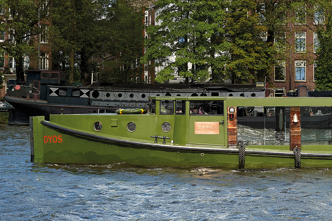 Salon boat architecture by osiris hertman