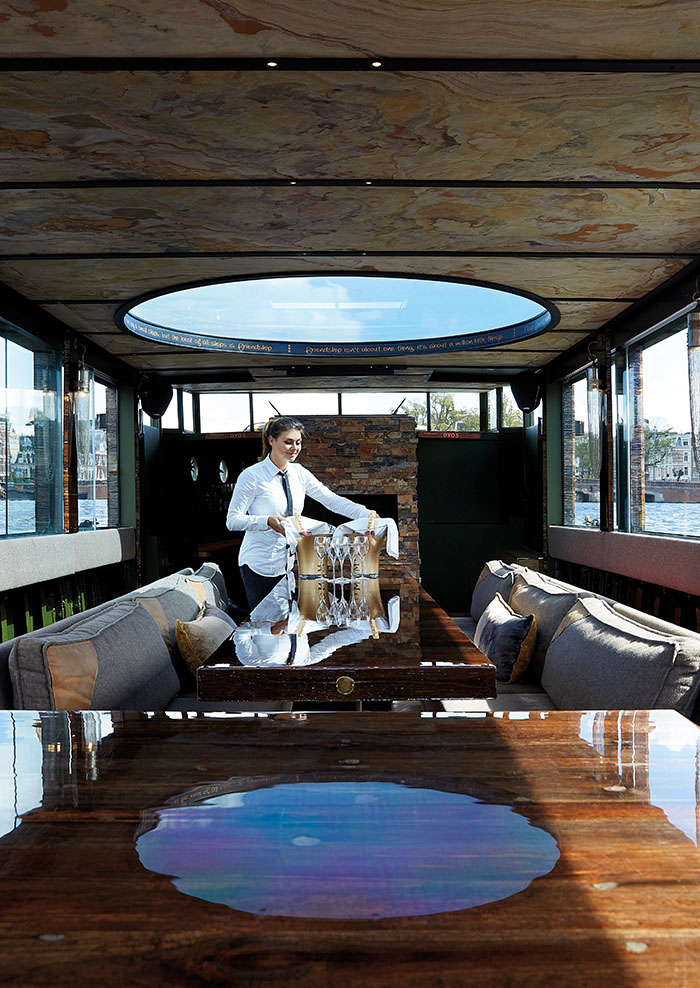 Salon boat architecture by osiris hertman